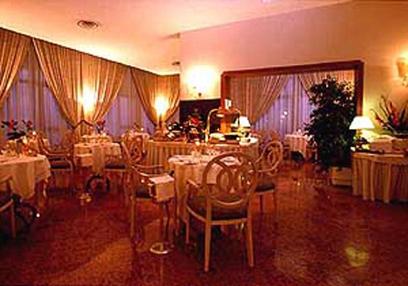 Nh Ancona Hotel Buitenkant foto
